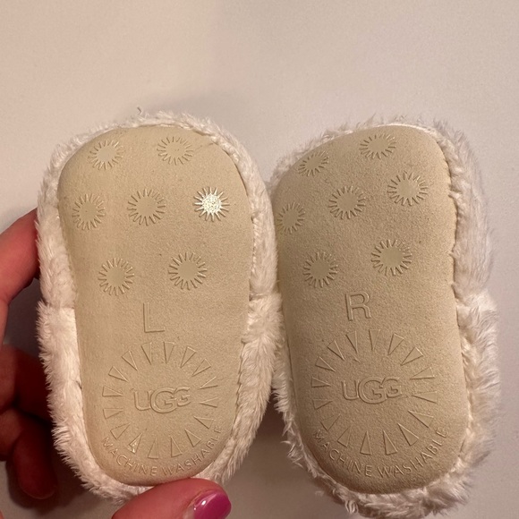 Baby Ugg Cream Booties - Picture 3 of 6